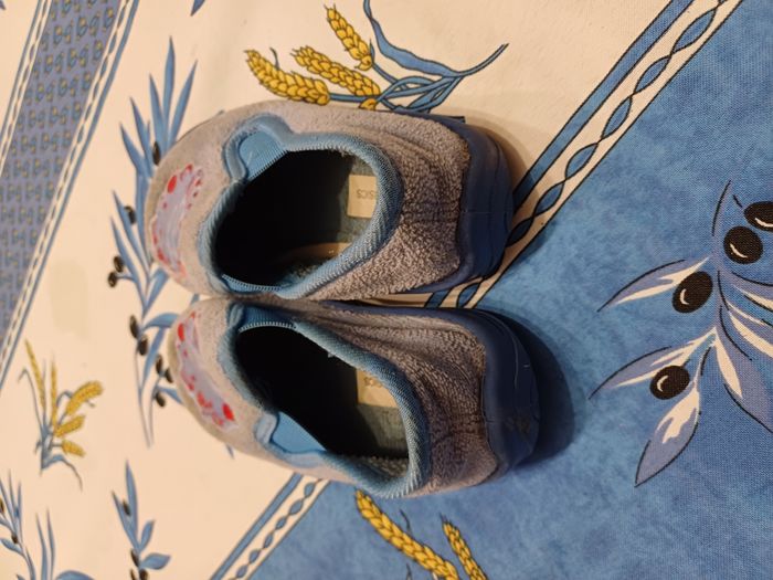 pantoufles et chaussettes antidérapantes Pointure 24 - photo numéro 4