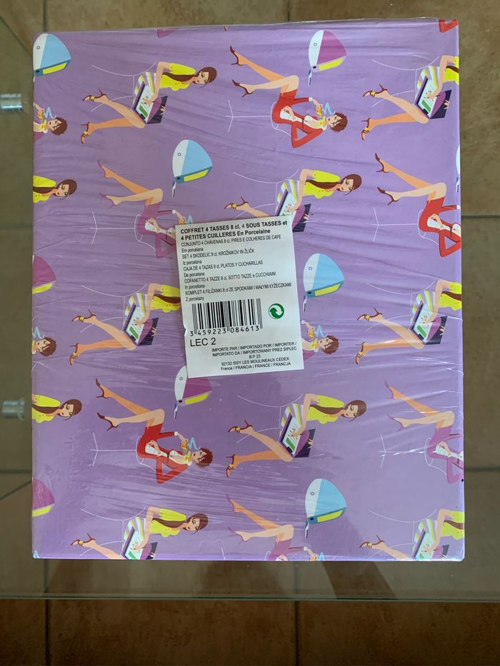 Coffret tasses motifs femmes neuf - photo numéro 8