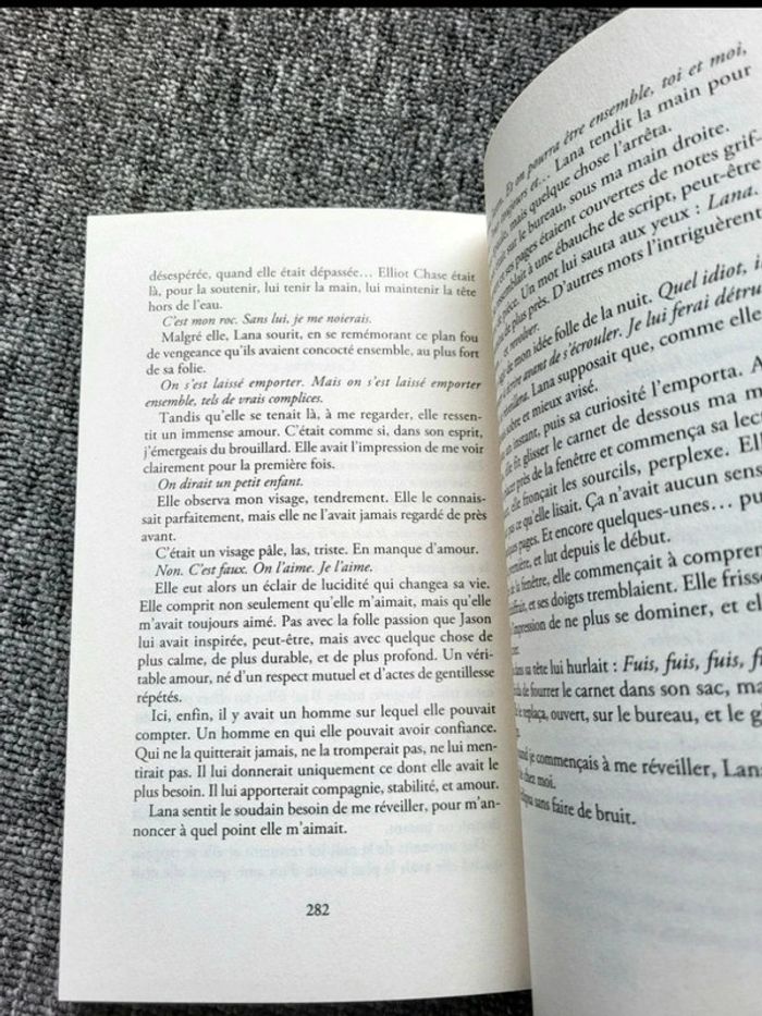 Livre Furie – Alex Michaelides – Thriller Psychologique – Éd. Calmann-Lévy Noir – Broché - photo numéro 5