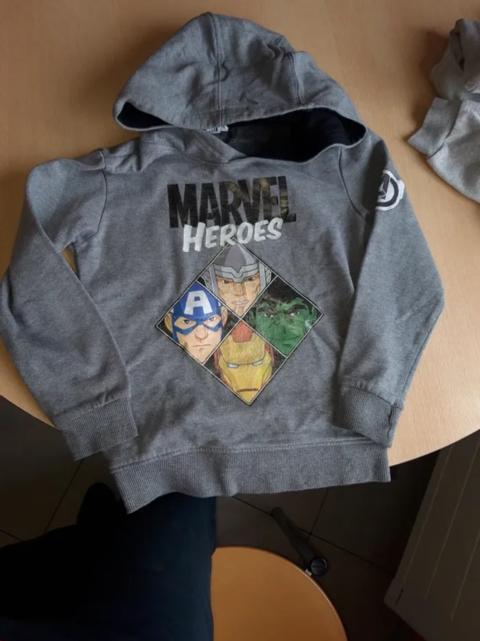 Sweatshirt marvel avengers 8 ans