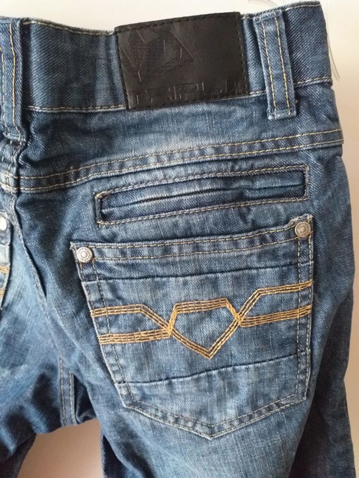 Jeans avec effet délavé par endroits - photo numéro 4