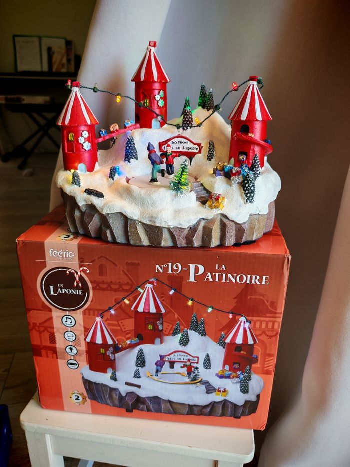 Village de noël animé et sonore la patinoire de noel - photo numéro 6