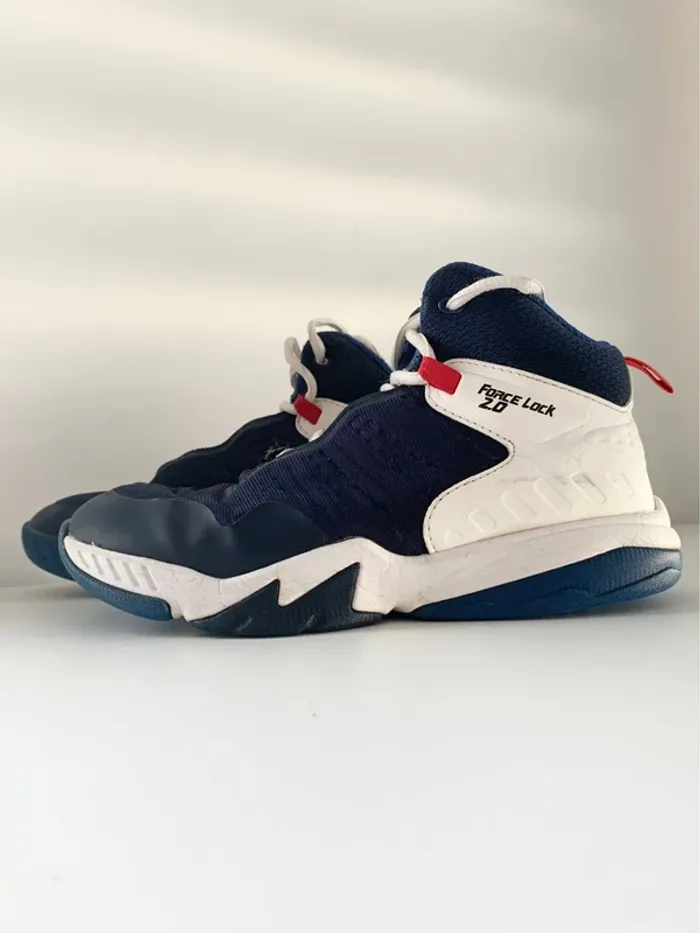 Paire chaussures de basket 🏀 taille 34 - photo numéro 2