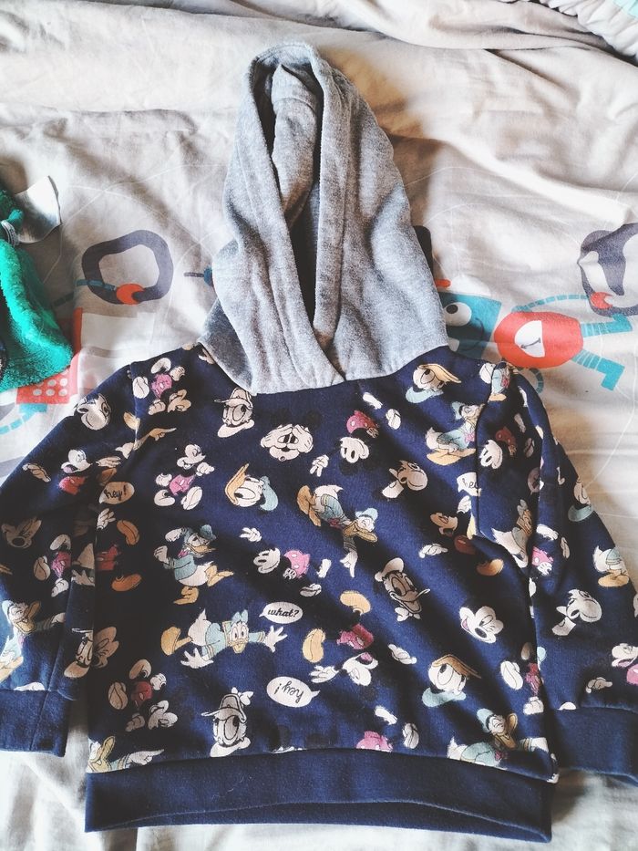 Pull à capuche disney