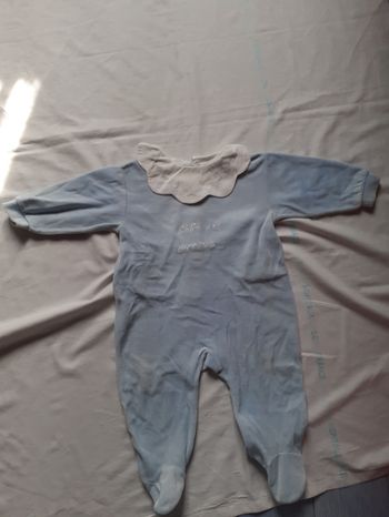 Babygros bleu clair avec col forme fleur