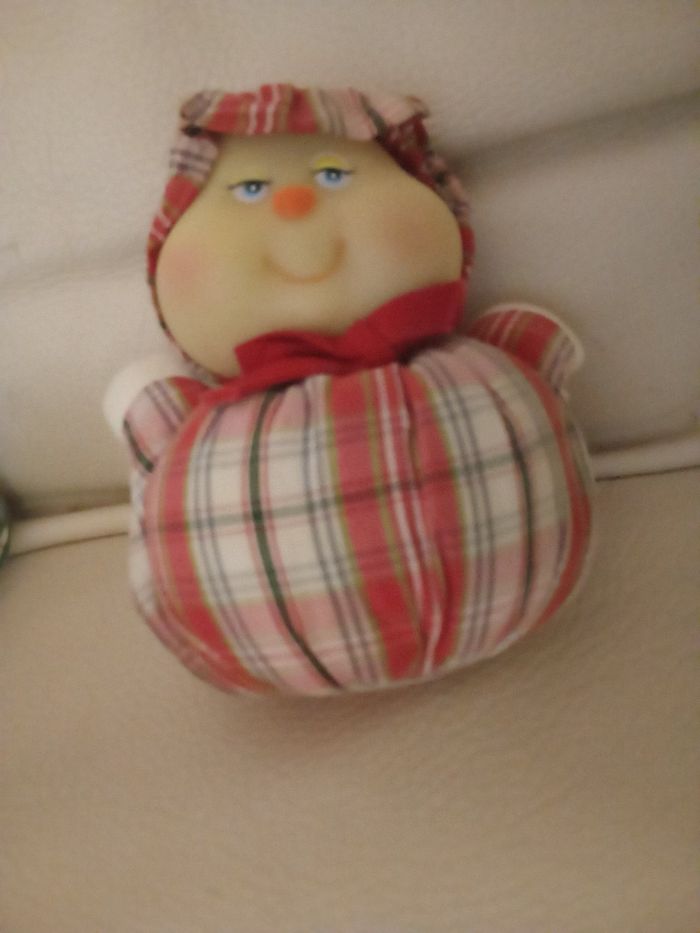 Luciole  rouge Minouche doudou peluche  d'occasion ancienne  boule ronde tissu  traces de la colle qui a vieilii - photo numéro 4