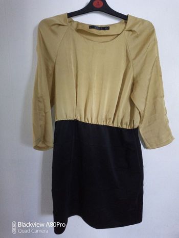 Robe courte jaune moutarde noir