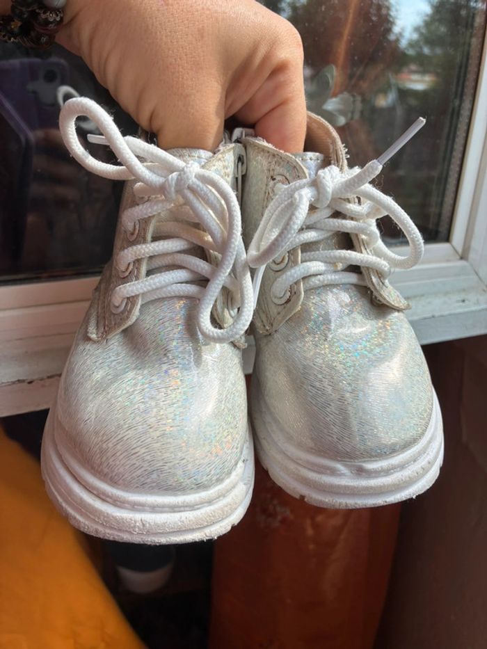 Bottes blanches à paillettes multicolores, taille 22, sans marque. - photo numéro 9