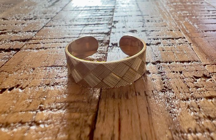 Bague dorée à motifs - photo numéro 3