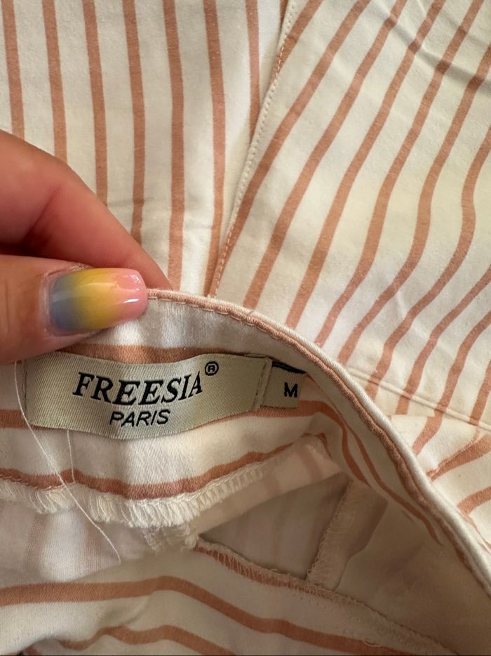 - Short Freesia  - Taille M / 38 - Neuf sans étiquette - photo numéro 3