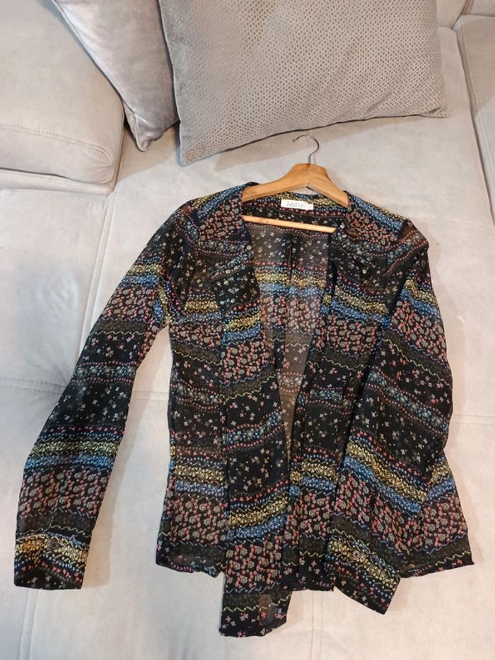 Gilet fleuri très fin avec strass