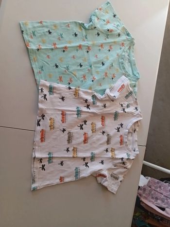 Lot 2 t shirt