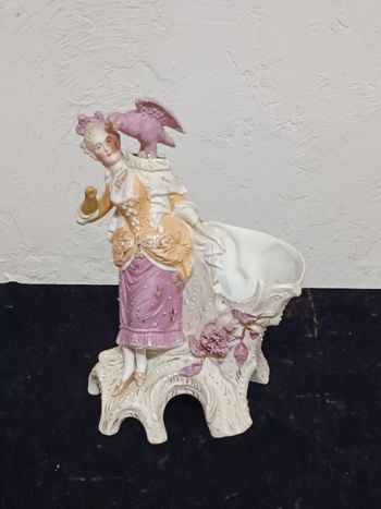 Ancienne bouquetière en biscuit