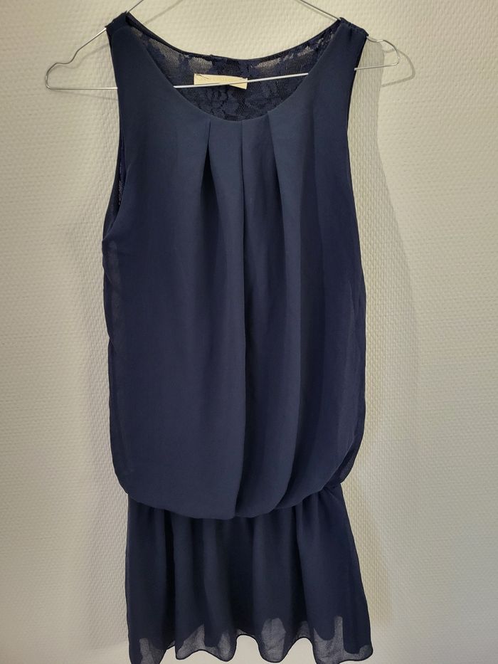 Robe chic noir en voil