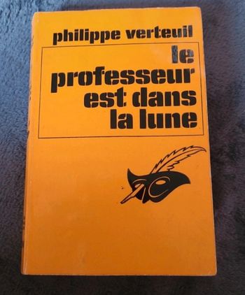 Le professeur est dans la lune