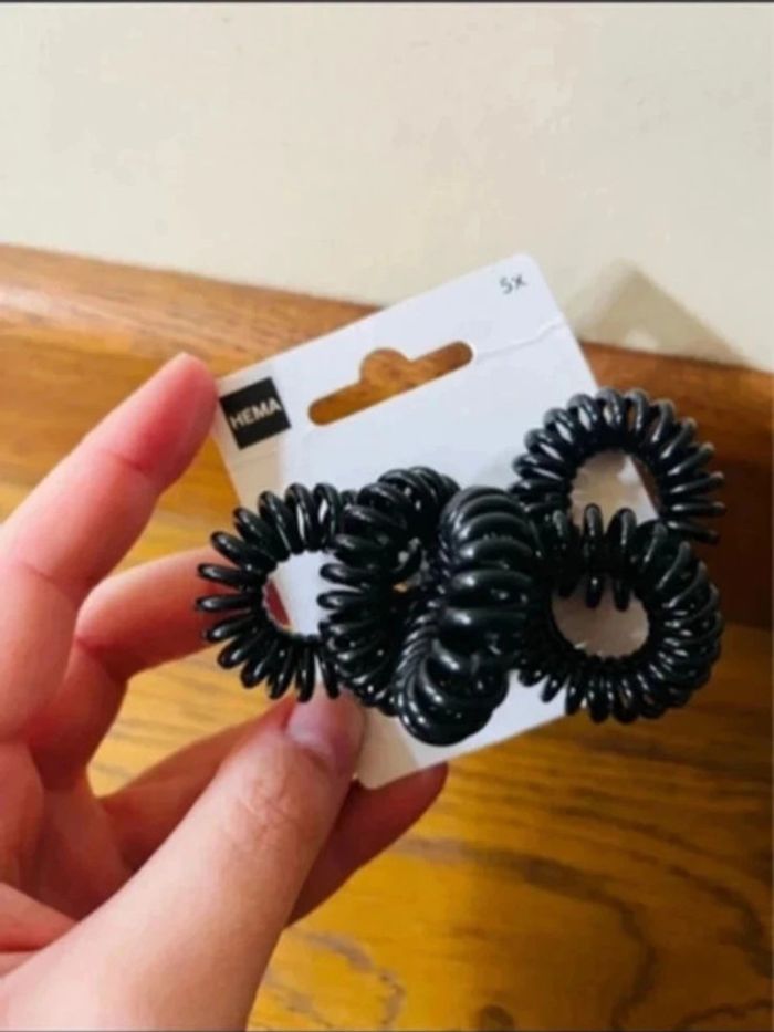 Lot élastique invisibobble noir neuf hema -tiens bien dans les cheveux -ne les arraches pas