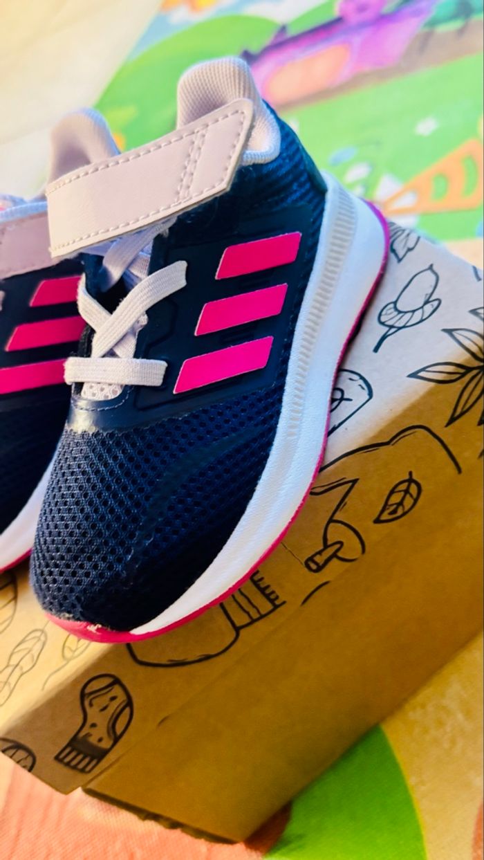 Basket adidas comme neuf taille 25🌸😘 - photo numéro 3