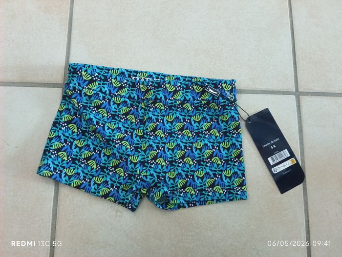 Short de bain statut beach taille 5 ans - photo numéro 1