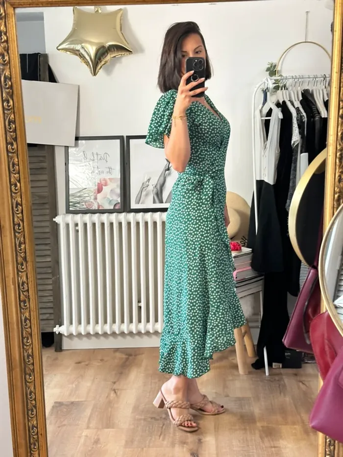 Robe portefeuille verte à fleurs blanche taille 36 - photo numéro 2