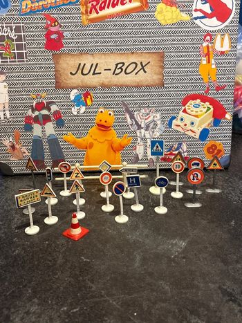 Lot panneaux signalisation minialuxe et dinkytoys