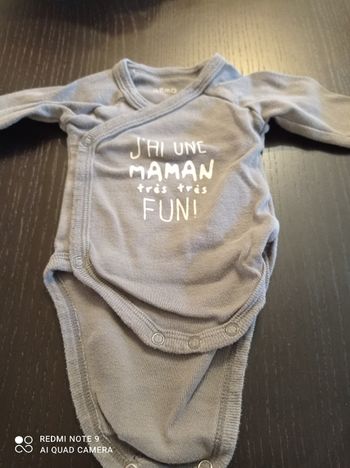 Lot de 3 Bodies 1 mois garçon très bon état