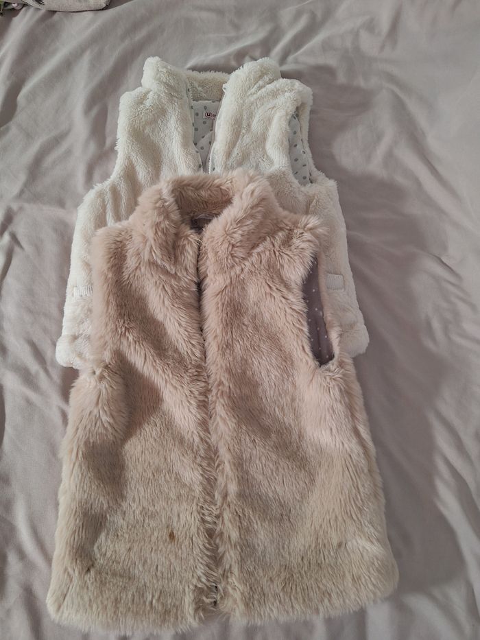Lot vestes sans manches fille