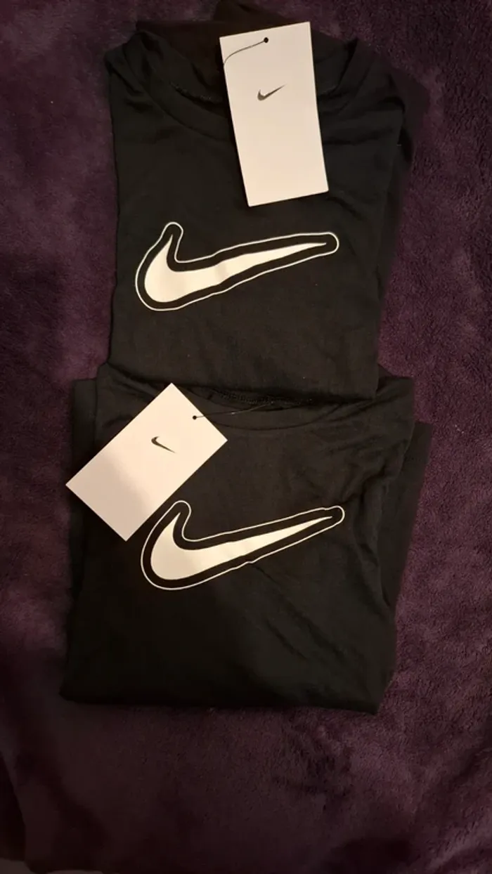 Lots 2 t-shirt Nike Taille 122-128cm
