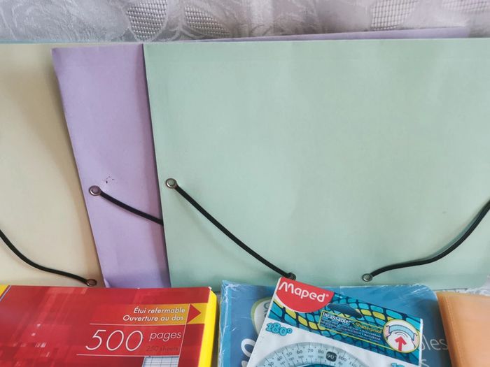 Gros lot de papeterie scolaire – feuilles, cahiers, fournitures neuves - photo numéro 6