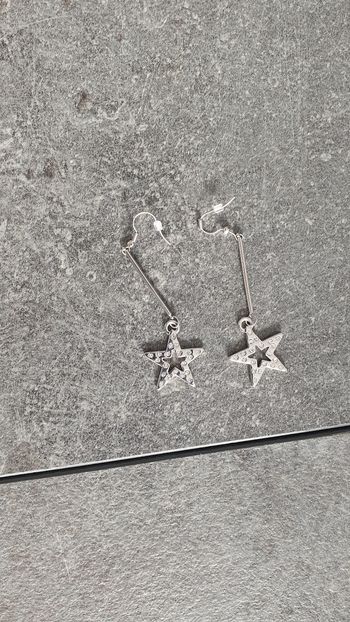 Boucles d'oreilles étoiles neuves