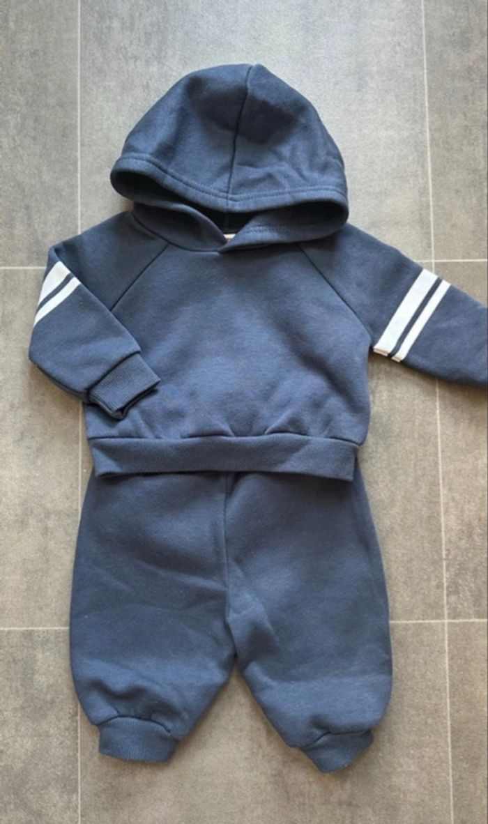 Ensemble survêtement bébé