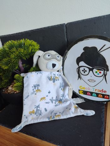 Doudou plat lapin gris blanc tigres masque Ikks super hero jaune Palmier Arbre