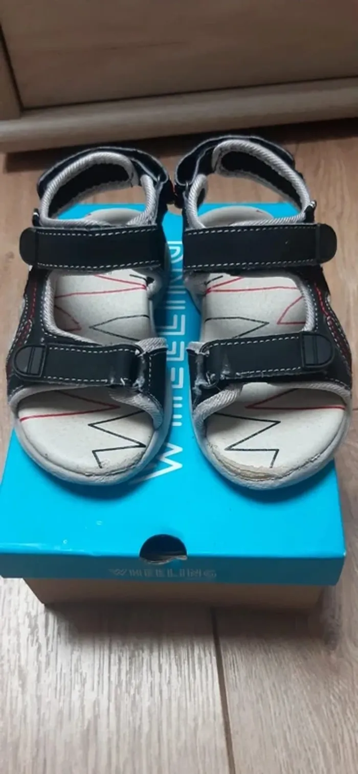 Chaussures sandales / nu-pieds noires/grises pointure 25 - photo numéro 2