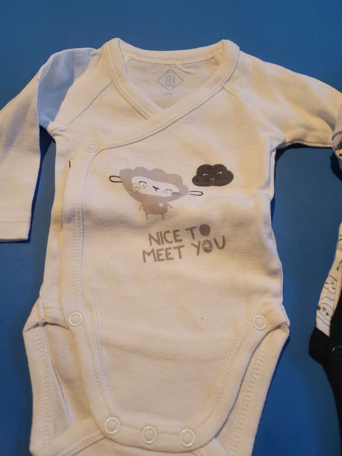 2 bodies manche longue 1 mois - photo numéro 2