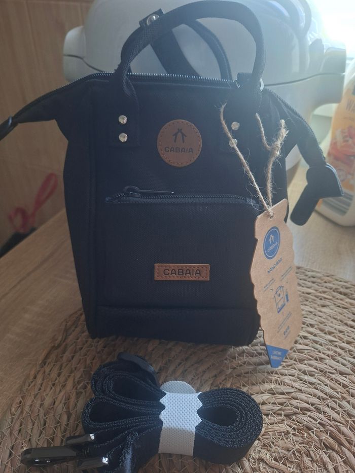 Cabaïa noir jaune et beige neufs