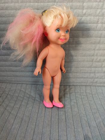 Poupée articulée cheveux rose