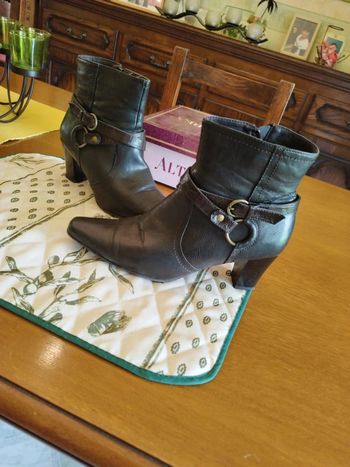 Bottines noires similicuir taille 39 Altramarea