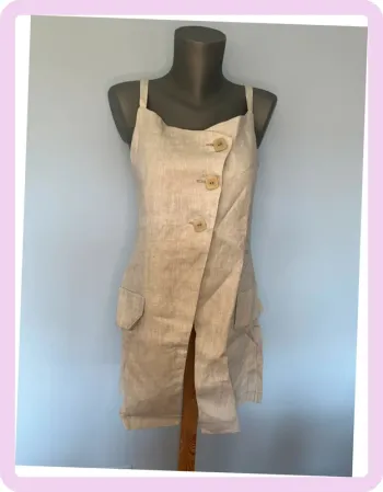 🌿 Débardeur Consequent – Taille 38 – Gris, coupe longue, 3 boutons frontaux 🌿