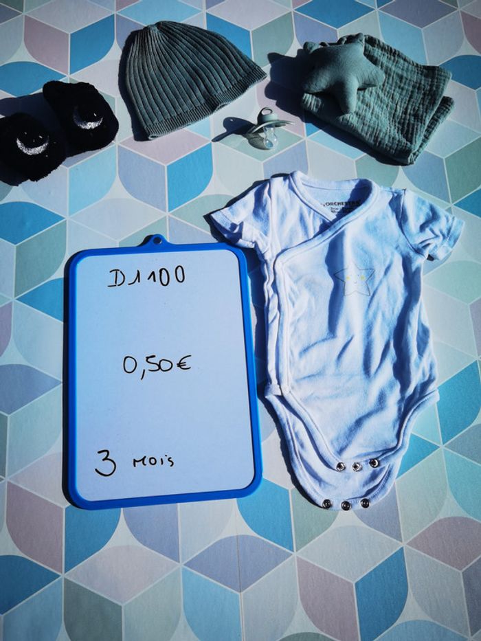 D1100 body garçon blanc 3 mois
