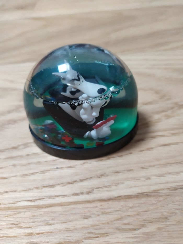 Boule à neige démon et merveilles Wolf card player