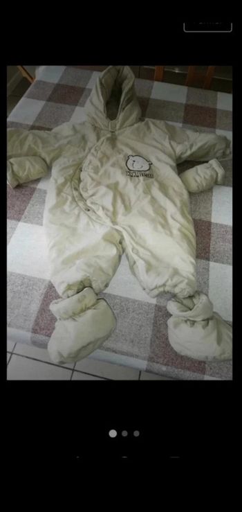 Combinaison 9 mois écru Épaisse
Avec moufles et pieds amovibles in extenso 9€