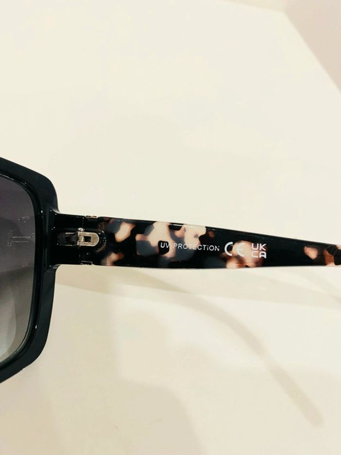 Lunette de soleil femme carrée noire bras léopard UV protection catégorie 2 - photo numéro 4