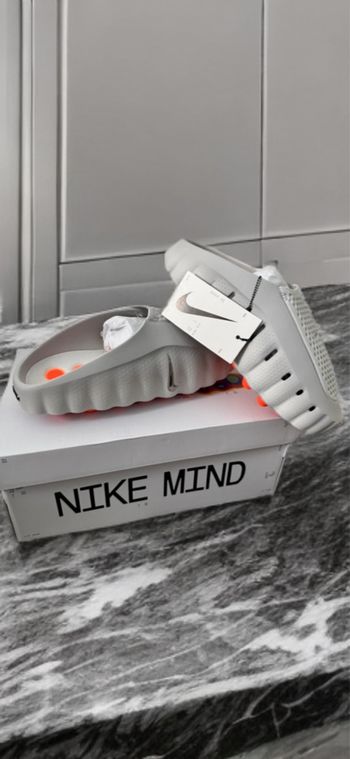 Nike Mind 001