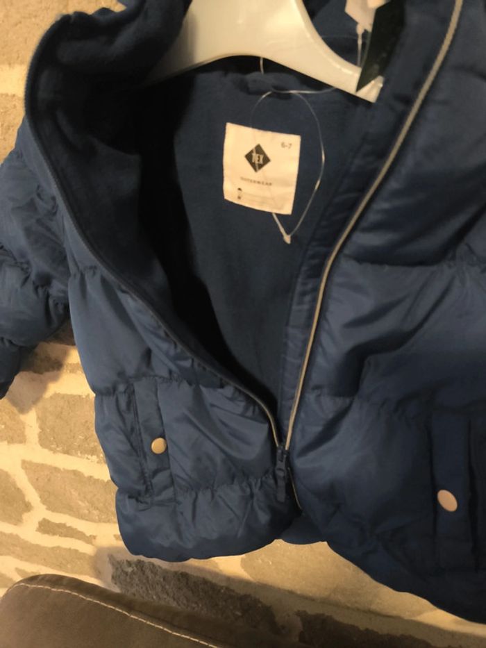 Manteau matelassé chaud neuf 6/7 ans - photo numéro 2