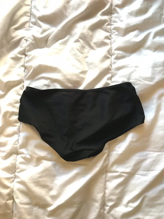 Bas de maillot de bain 12 ans avec ceinture à rayures blanches et noires - photo numéro 4