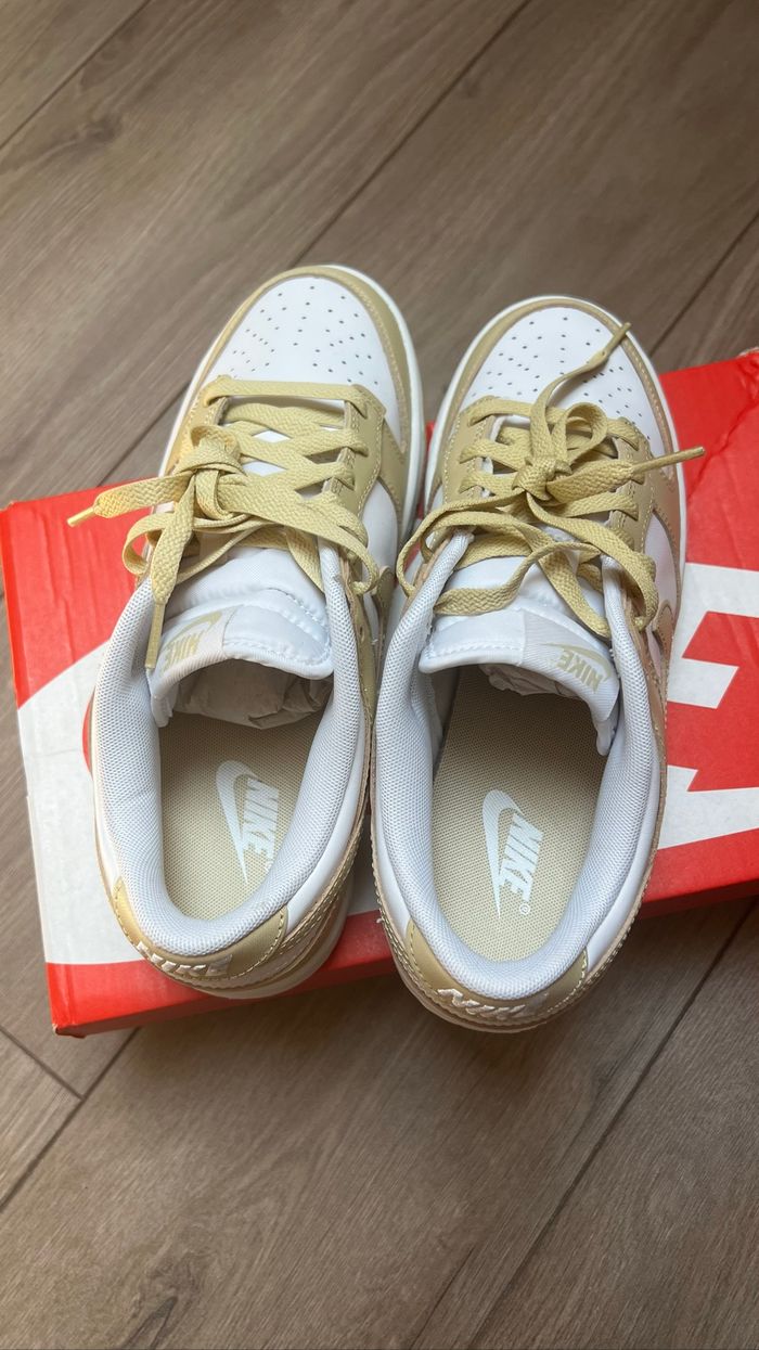 Baskets Nike dunk low gold - photo numéro 6