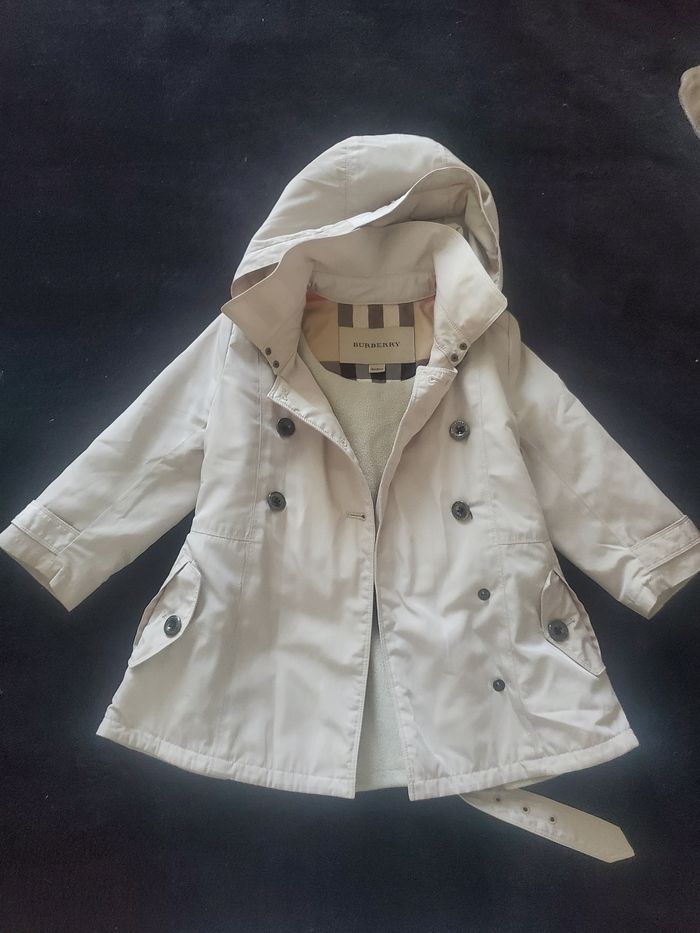 Authentique trench burberry fille 18 mois très bon état