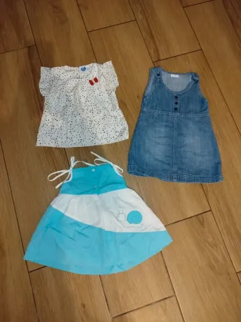 Lot 2 robes + 1 t-shirt bébé fille 24 mois