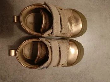 Chaussures Verbaudet 22 dorées à scratch baskets