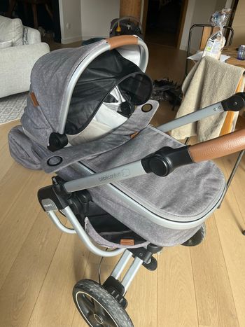 Poussette Nova 3 roues, nacelle et nombreux accessoires 