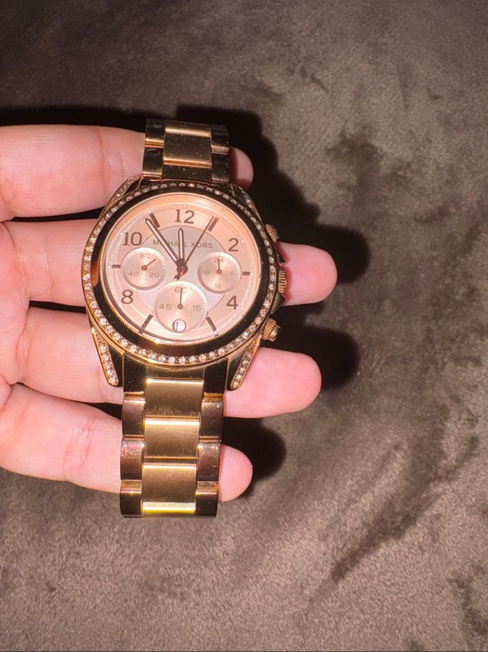 Montre Michael Kors rose doré en bon état - photo numéro 9